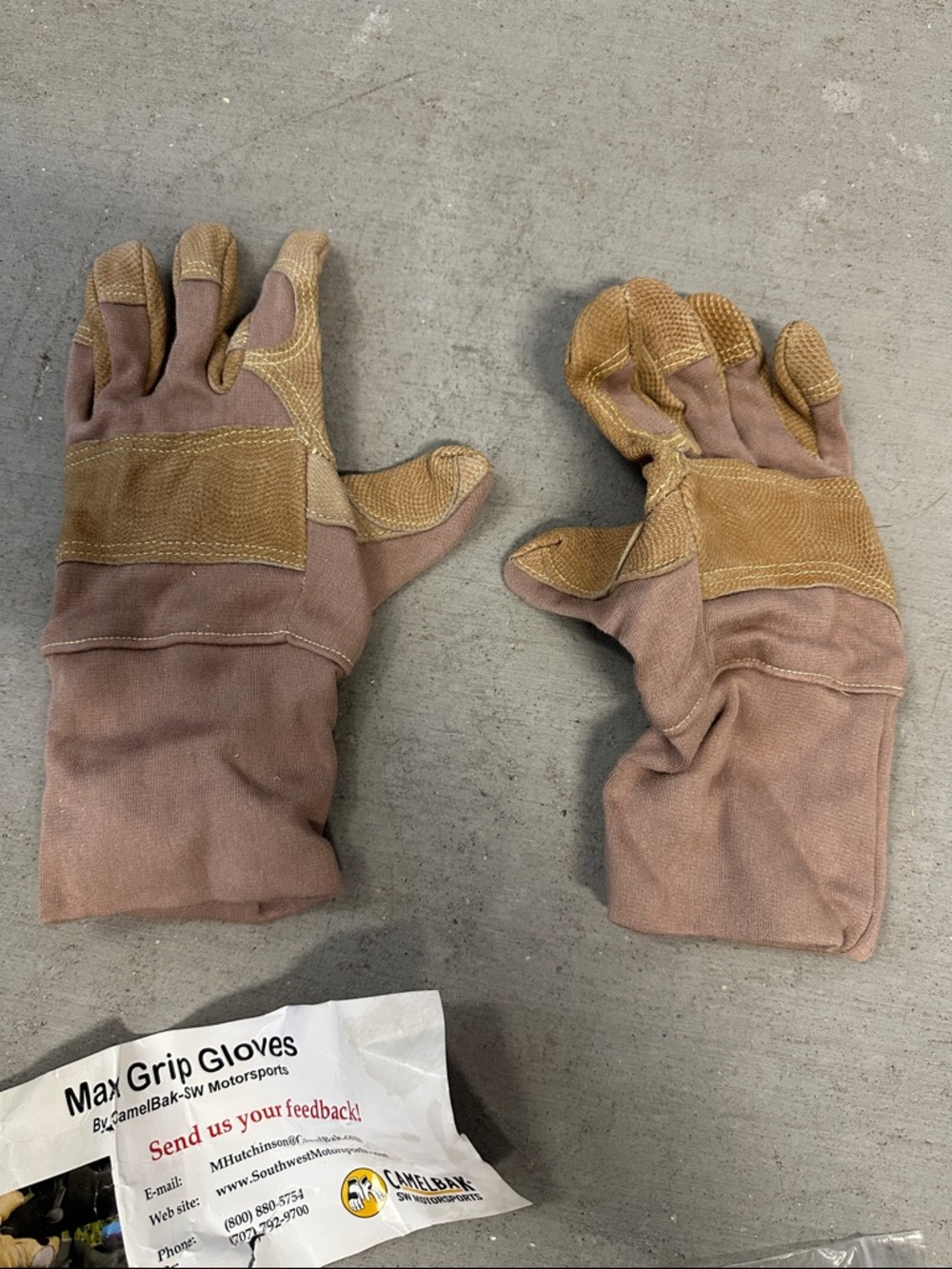 CamelBak Max Grip DWR Gloves in Desert Tan - Picture 3 of 4